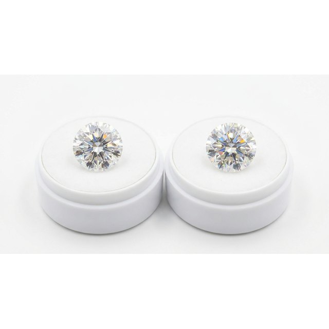 Two colourless round brilliant gemstones side by side, diamond and moissanite