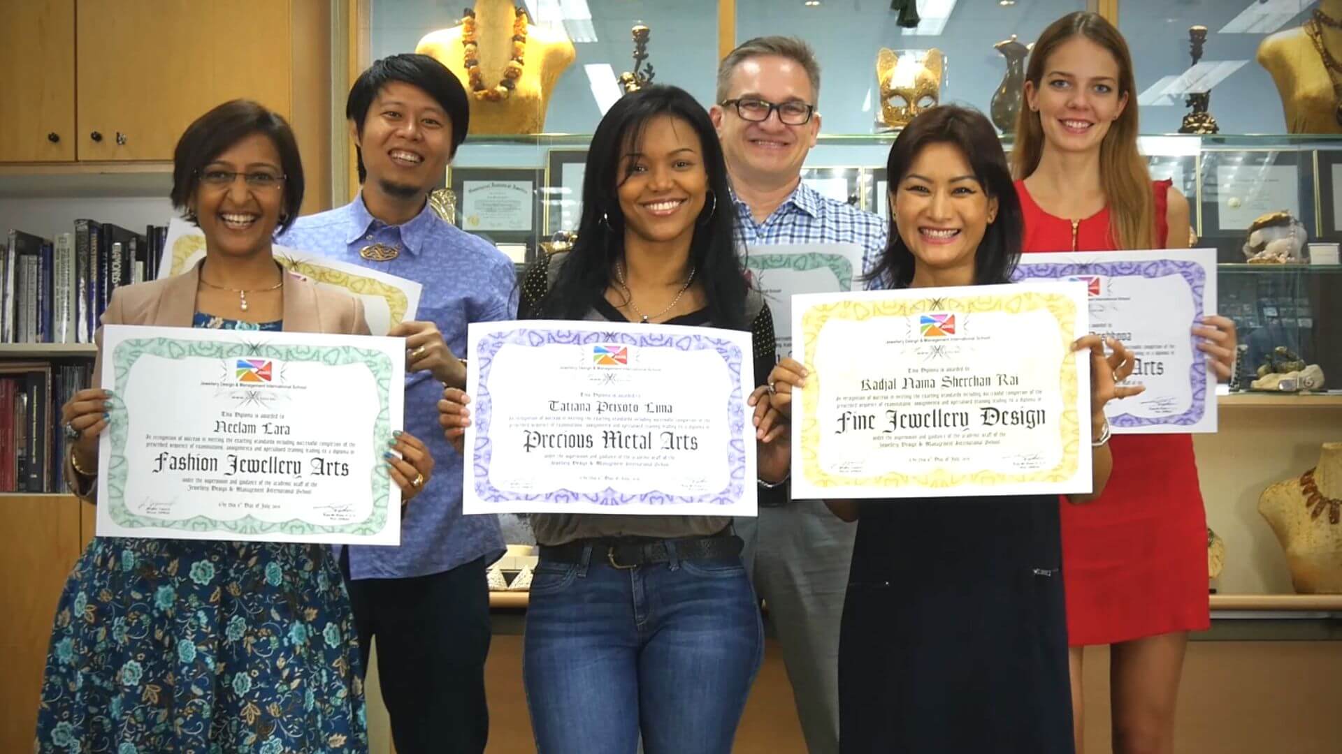 JDMIS jewellery graduates posing with certificates
