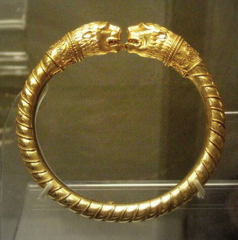 Reproduction gold lion head
Scythian bracelet based on
original from the 8th Century BC
- British Museum