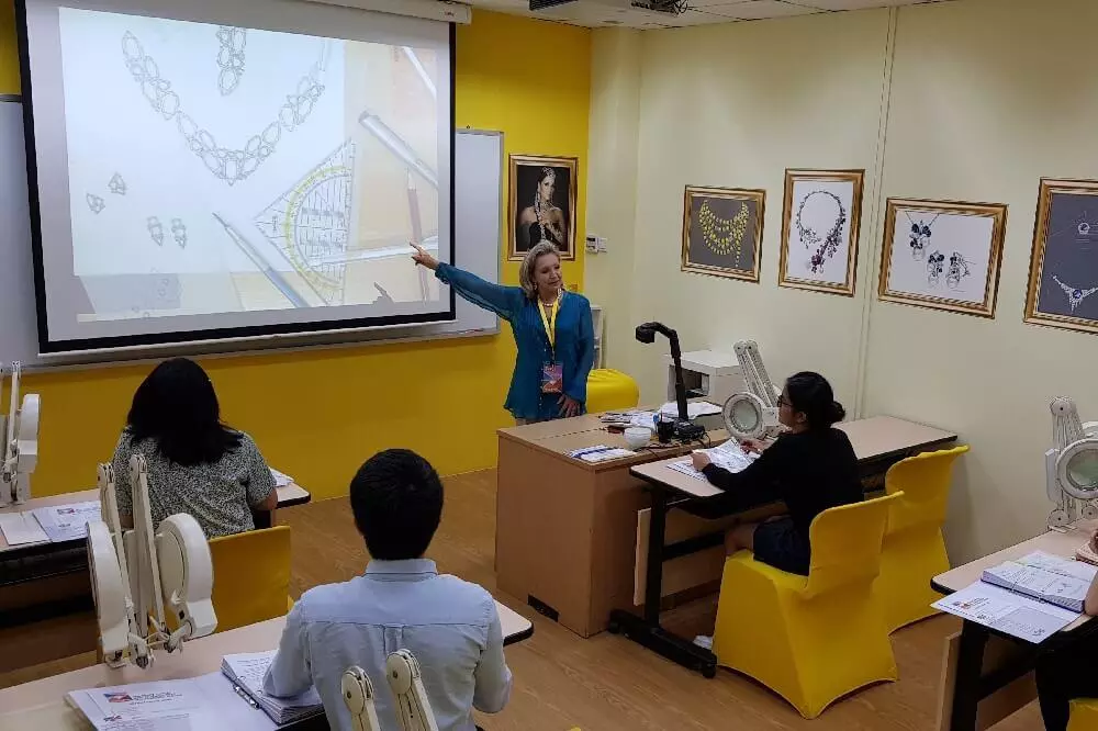 Picture of a jewellery design class at JDMIS campus